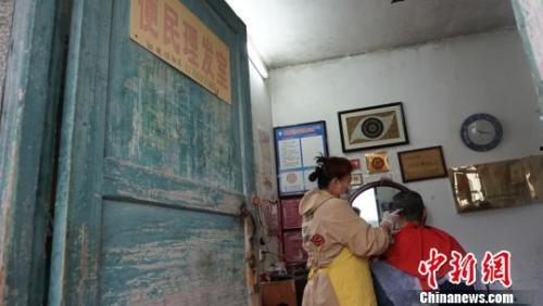 海口理发店最新爆料事件,最新爆料揭露行业乱象 第1张 海口理发店最新爆料事件,最新爆料揭露行业乱象 第1张